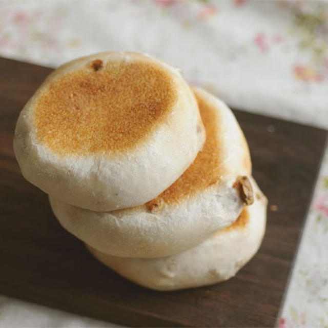 こんがり焼いたくるみマフィン