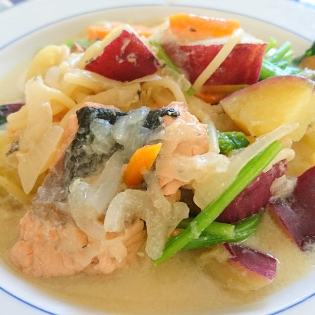 鮭とほうれん草のクリームパスタ