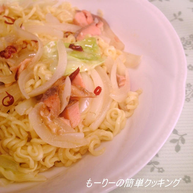 鮭とキャベツのペペロンチーノ風　インスタントラーメン