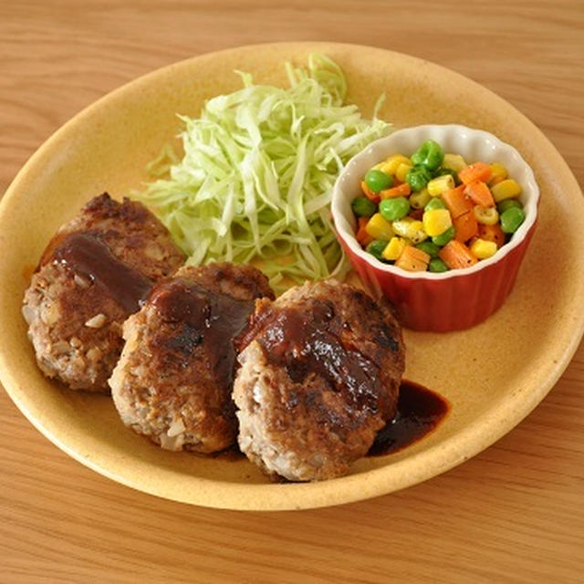 食費節約レシピ「厚揚げでカサ増し！ハンバーグ」