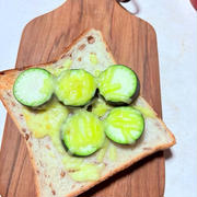 今日の朝活！ズッキーニのチーズトーストTV +SF新作マーダーボット〜