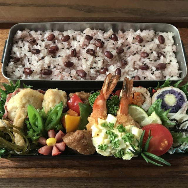 お弁当（お赤飯）