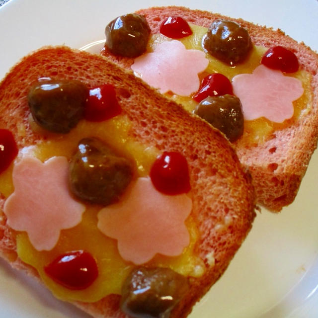 紅麹で綺麗な桜色食パン！桜オープンサンド