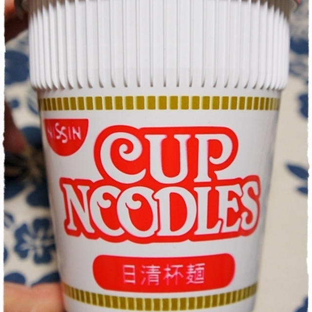 シンガポールのお土産?　＜NISSIN カップヌードル＞
