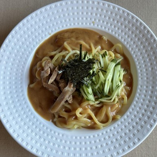 夕食にサカイの冷麺