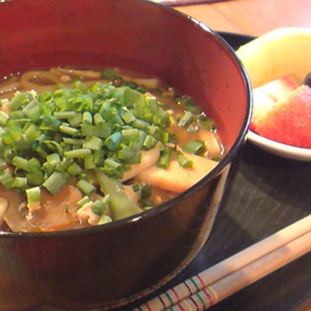 今朝は味噌煮込みうどん♪