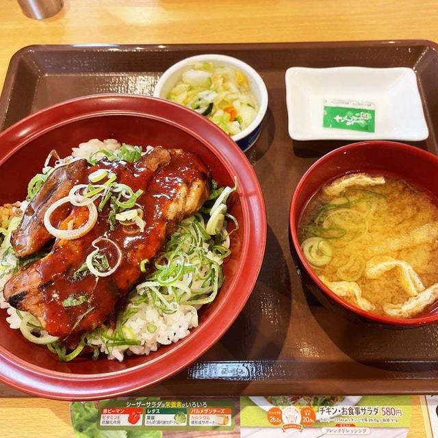 ねぎ旨辛ダレ豚かば焼き丼 おしんこセットを食べてみた 〜すき家〜