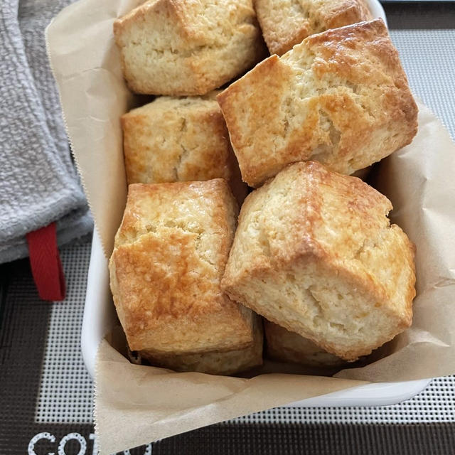きょうのおやつはスコーン♡ふっくらサクッとほんのり甘いスコーン焼きました♡