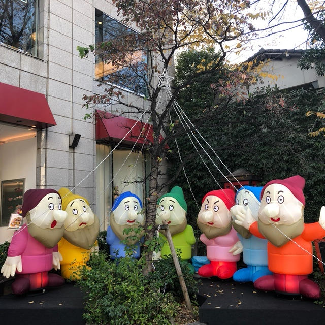 もうすぐクリスマス   広尾の7人の小人 昼のようす