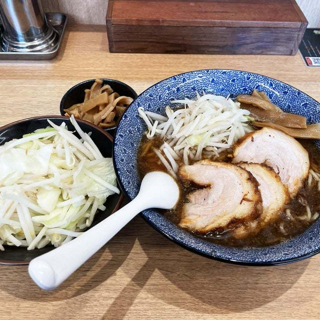 半ちゃーしゅー麺大盛を啜る 〜野菜増し・メンマ増し〜
