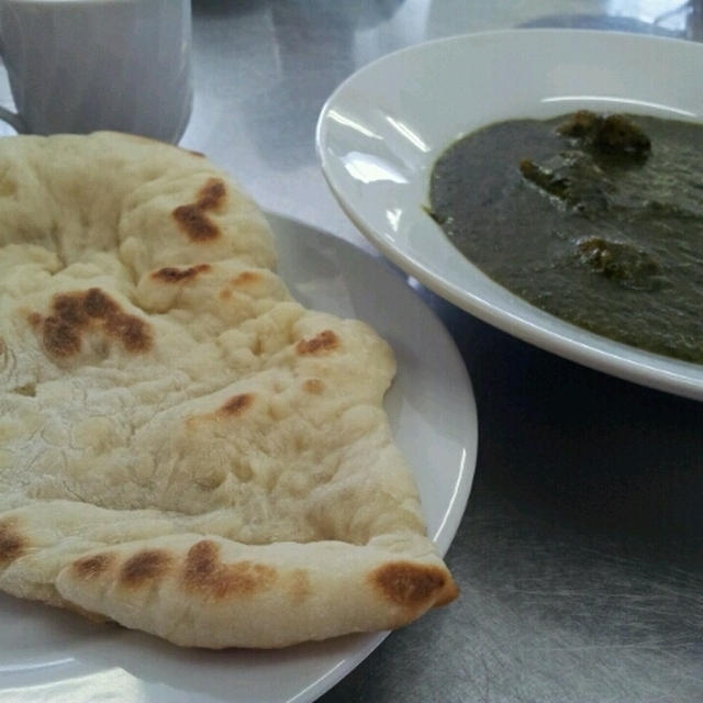 ラーク所沢 ほうれん草カレーとナンとココナッツミルクアイス