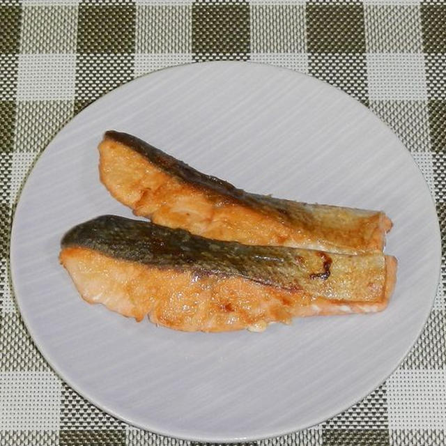 秋鮭のムニエル（ちょっと）和風ソース【特別ふろく ”塩鮭の作り方” 付き】