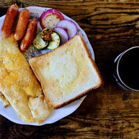 【レシピ】トーストと納豆オムレツの朝食ワンプレート