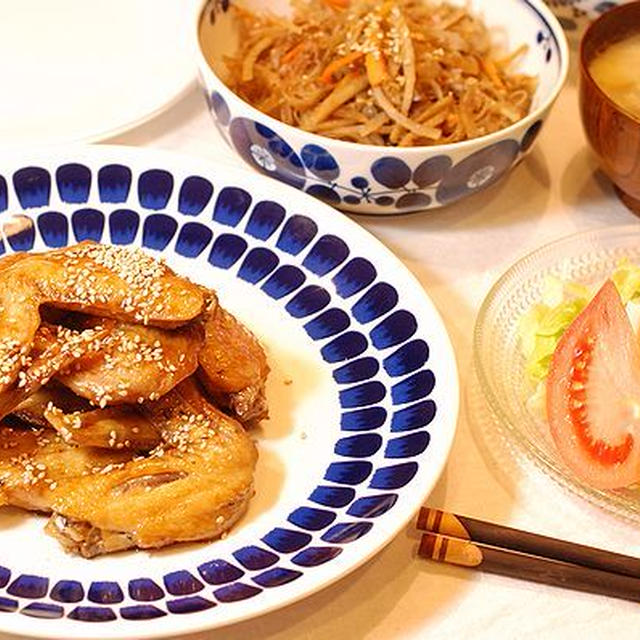 ６０５円＊手羽先の甘辛揚げ定食