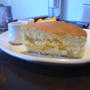 分厚いホットケーキとおいしいコーヒー