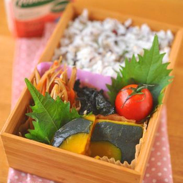 ママ弁「赤紫蘇＆青紫蘇ご飯のお弁当」