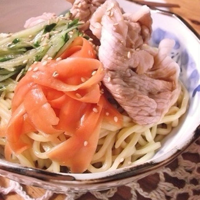 冷し中華はじめました！その１　がっつり太麺にはがっつりお肉を添えて♪