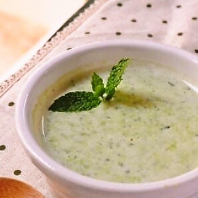 Green Pea and Mint Soup (グリンピースとミントのスープ）