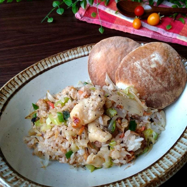 余った餃子の皮を使って…☆鶏皮ネギネギチャーハン〜トルティーヤチップス風に〜