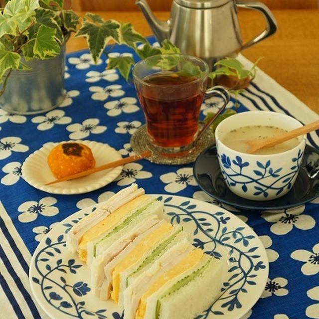サラダチキンでボリュームサンドイッチ