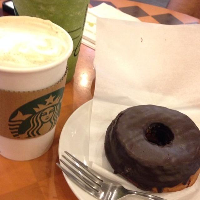 チョコレートクリームドーナツ