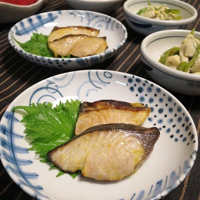 鰆のカレーヨーグルト焼きと春キャベツのコールスロー