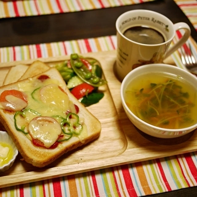 ボリュームたっぷり。ピザトーストで朝ごはん　と　おかーしゃんは