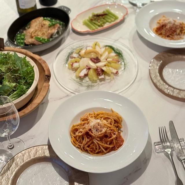 ペコリーノ・ロマーノたっぷりかけたトマトソースパスタと、レモンチキングリルと、タコと河内晩柑のカルパッチョとかの夜ごはん