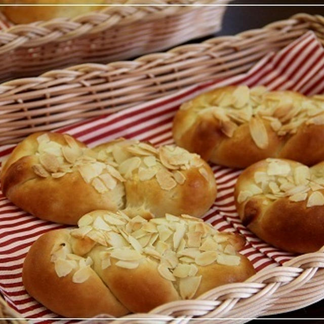 ・編みパン＆リングパンとチキンのトマト煮込みのお夕飯