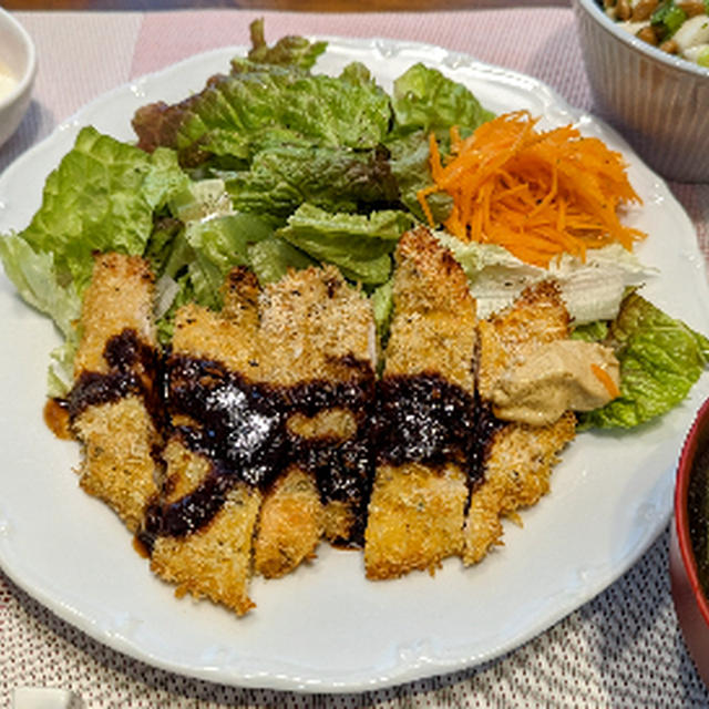 チキンカツと海老とアサリのパスタ