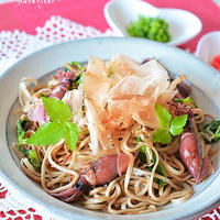 まぐろ花削りのダブル使いで “和・焼き蕎麦”♪