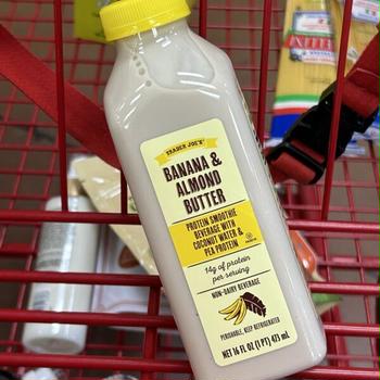 トレジョさんのバナナとアーモンドバターのプロテインスムージー　Trader Joe’s Banana & Almond Butter Protein Smoothie