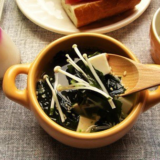 リケンの『焙煎ごまスープ』に豆腐ときのこをちょい足しでヘルシーにボリュームアップ♪