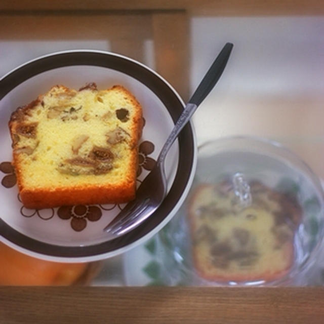 いちじく　ルバーブ　ナッツのケーキ　：9　。