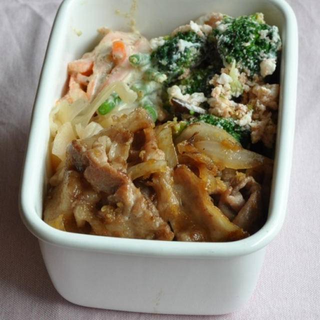 豚肩ロースの生姜焼き弁当。