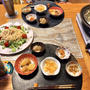 きのこの陶板焼と明太マヨパスタサラダと小鉢5品で晩酌