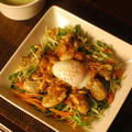 牡蠣と温玉の韓国風サラダ