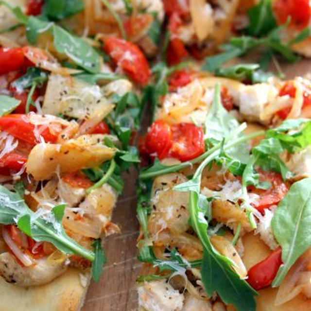 Garlic Chicken and Arugula Flatbreadガーリックチキンとルッコラのピザ