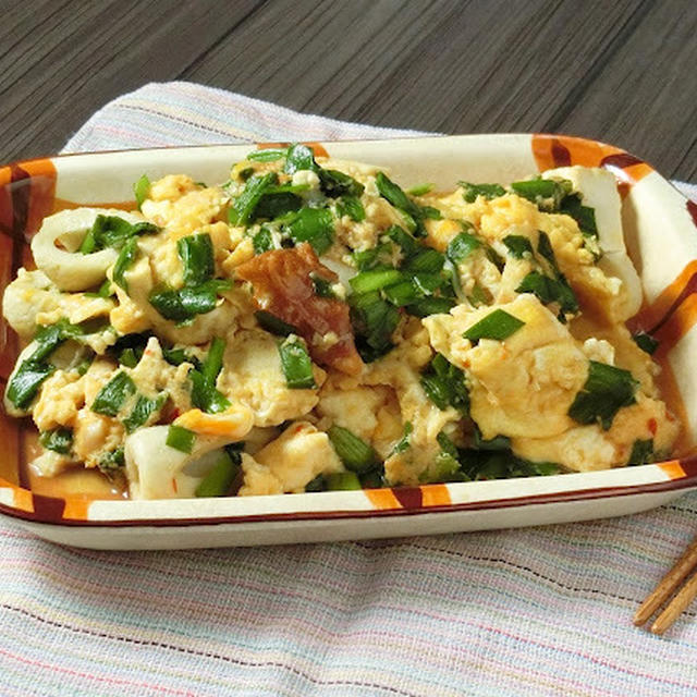 ニラの万能だれでおいしい！卵と豆腐のピリ辛炒め