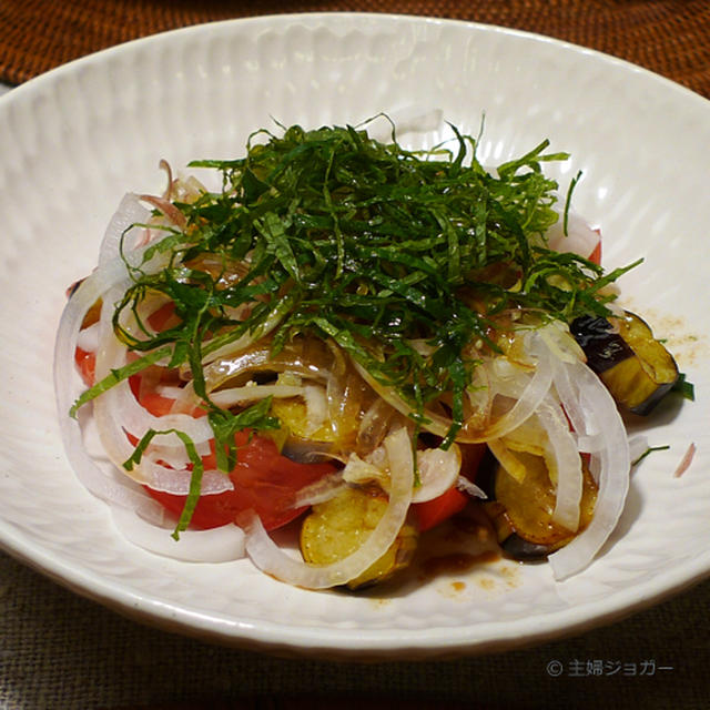 揚げ茄子とトマトのサラダ。