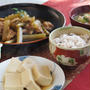 【和食の朝ご飯】豚肉と蕗の甘辛炒め煮／高野豆腐の煮付け／根菜と豆腐の味噌汁。