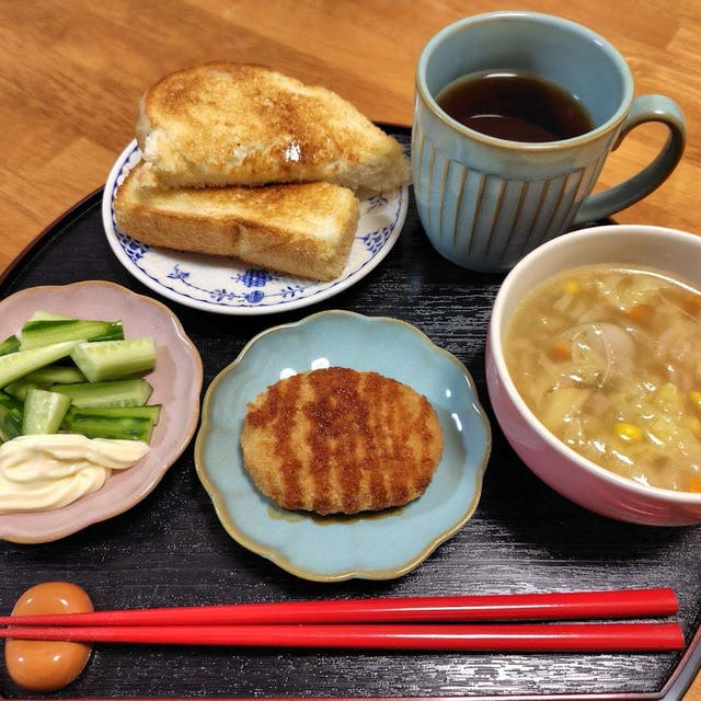 トーストとコロッケときゅうり