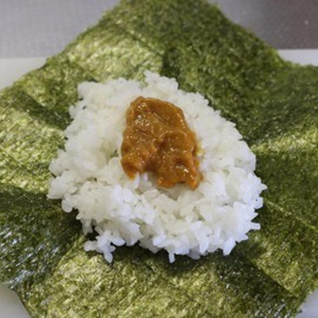 朝ごはんに贅沢”おにぎらず”