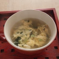 混ぜ込みわかめ枝豆で餅入り和風スープの朝ごはん