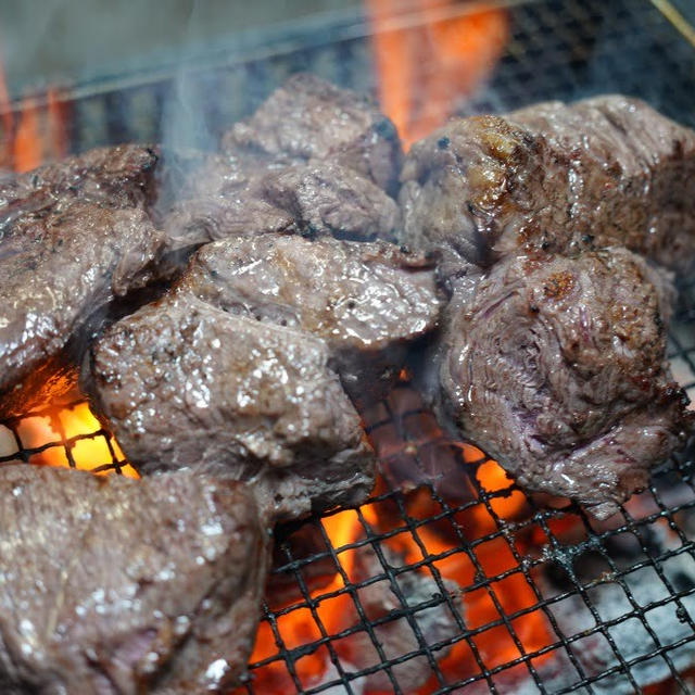 まず失敗せず柔らかに食える、牛肩ロース肉低温調理炭火焼きステーキ