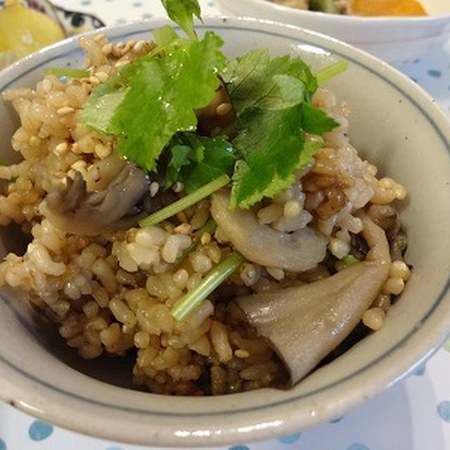 竹輪と舞茸の炊き込み混ぜご飯　焼鮭の茶わん蒸し♪