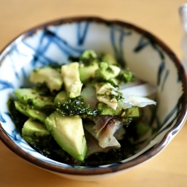 しめ鯖とアボカドの和えもの☆