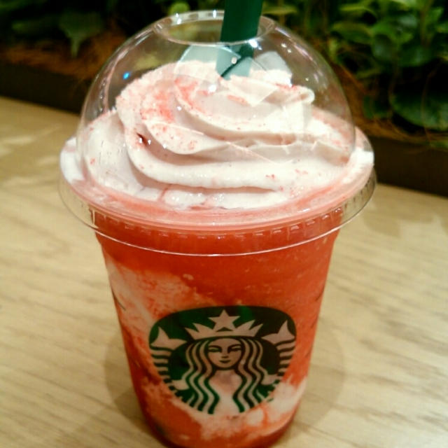復活♪ストロベリーベリーマッチフラペチーノ