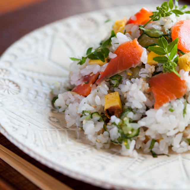 スモークサーモンと香味野菜の混ぜ寿司