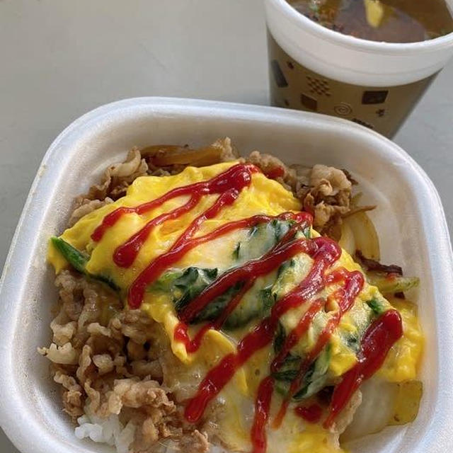 事務所飯〜すき家・横濱オム牛丼〜